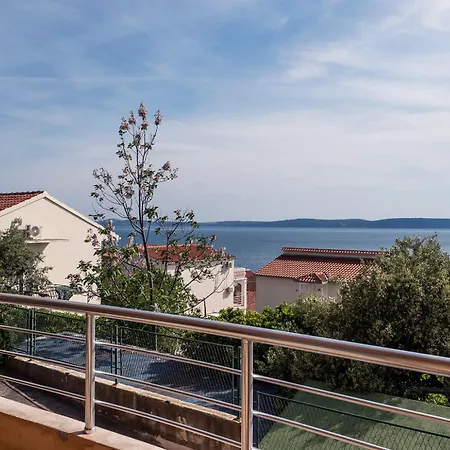 Apartman Carlo *